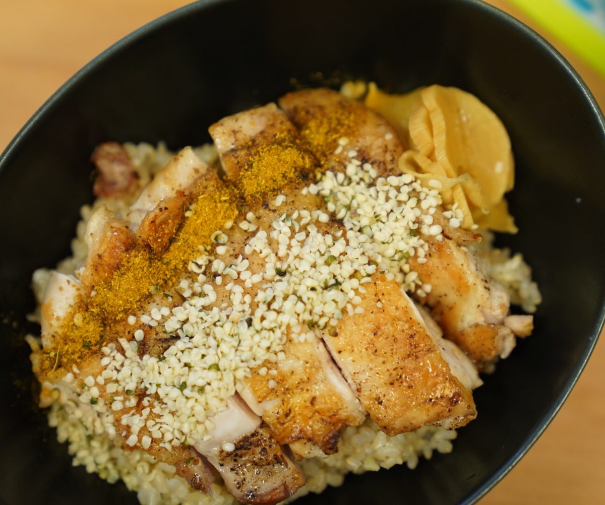 #ヘンプフーズレシピ　カレー風味ヘンプ鳥モモ丼