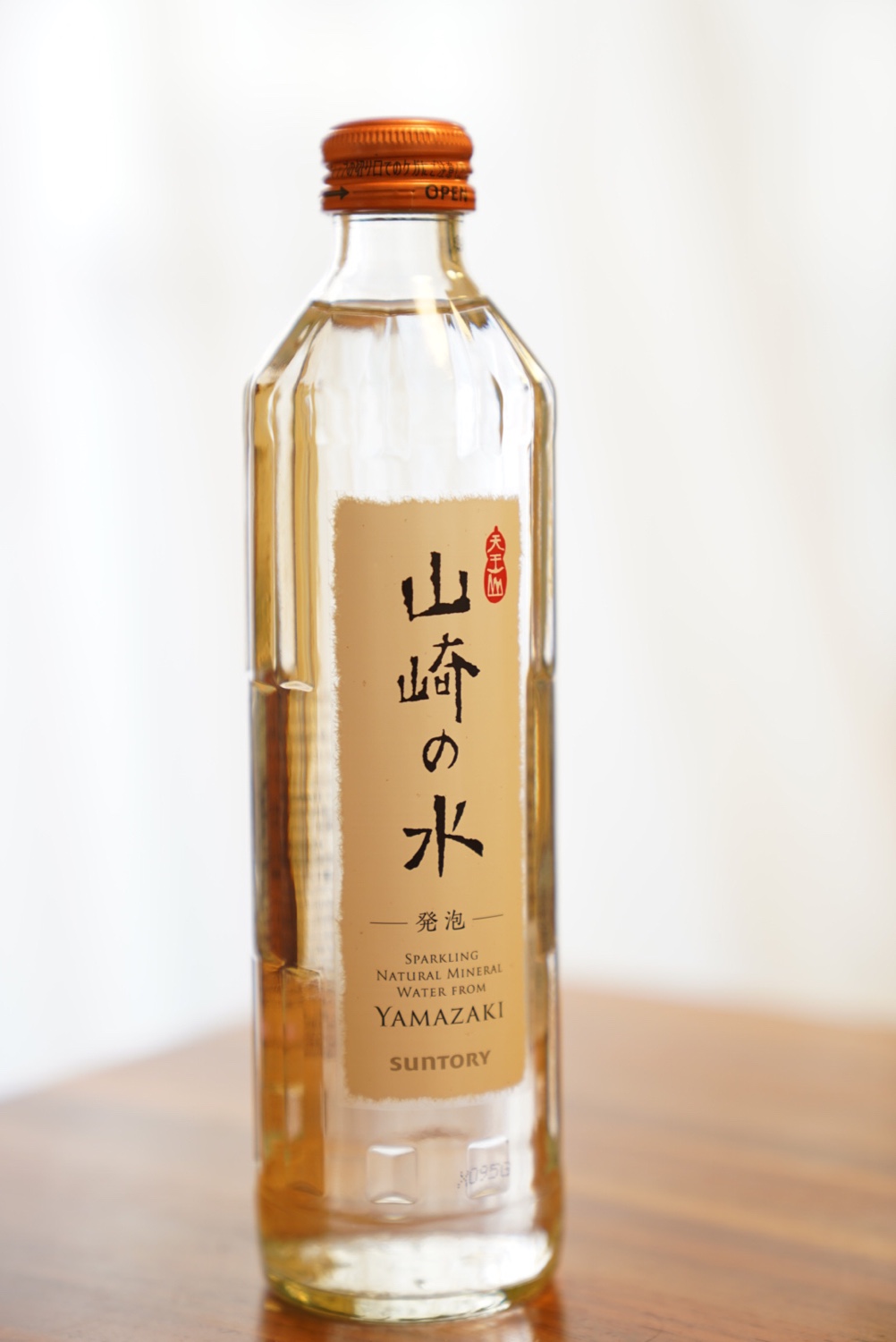 サントリー山崎の水（炭酸入りミネラルウォーター）